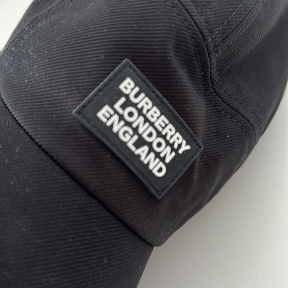 Burberry Logo Bonnet Hat - Picture 6 of 7
